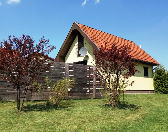 Ferienhaus Neuenhagen Außenansicht – ein Ferienhaus mit Garten