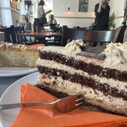 Selbstgebackener Kuchen im Café „Zum Karzer“