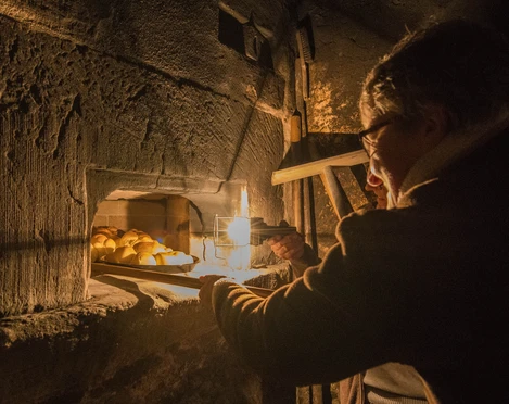 Backen im Ofenhüsi