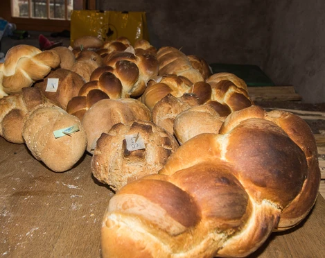 Knusprig gebackenes Holzofenbrot