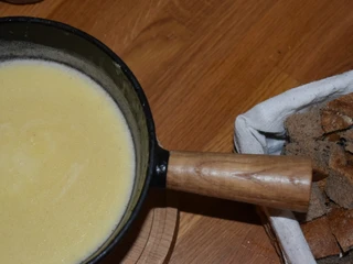 Romantisches Fonduedinner mit Übernachtung im Boho-Wohnwagen
