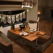 Romantisches Fonduedinner mit Übernachtung im Boho-Wohnwagen