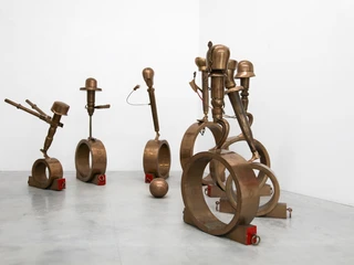 Daniel Spoerri, Installationsansicht aus dem Kunst-Depot der Galerie Henze & Ketterer