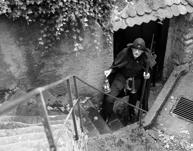 TT Nachtwaechter Fuehrung 18 012 sw