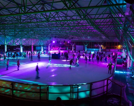 eissporthalle-willingen-eisdisco-lila c) kurbetrieb-willingen.jpg
