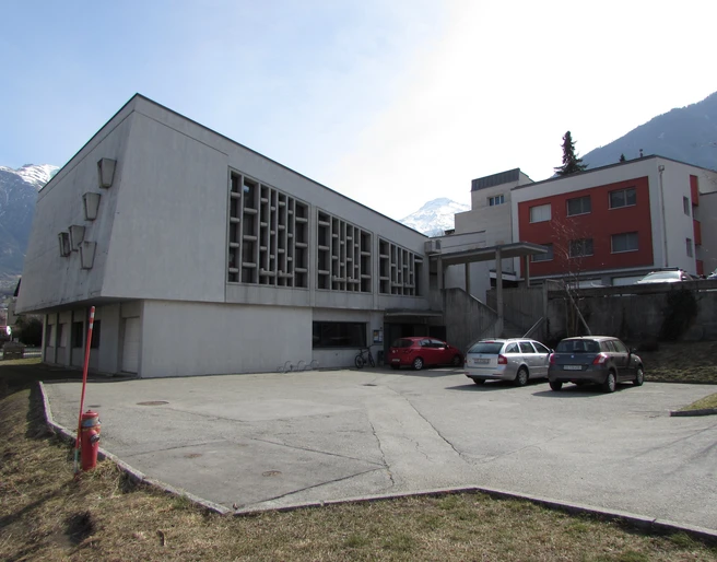 Pfarreiheim Glis Aussenansicht.jpg Aussenansicht Pfarreiheim GlisExterior view of the parish hall in GlisVue extérieure de la maison paroissiale de Glis