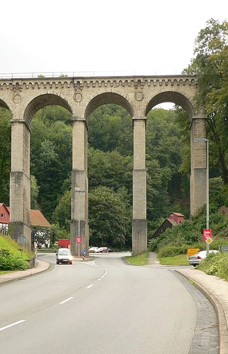 1Luhetal-Viadukt Greene Das Luhetal-Viadukt von der Straße aus.