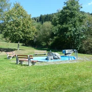 Wassertretstelle an der Weißenbachhalle in Mitteltal