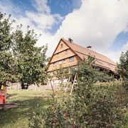 Außenansicht des Seidtenhof mit Spielplatz