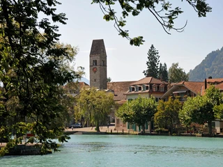 unterseen-aare-sommer-kirche.jpg