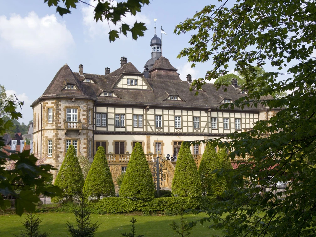 Wasserschloss Heerse  Wasserschloss Heerse von außen.