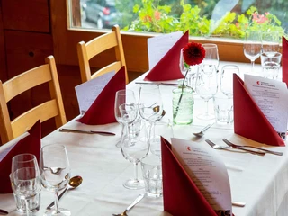 restaurant-wilerhorn-ballenberg-gedeckter-tisch.jpg