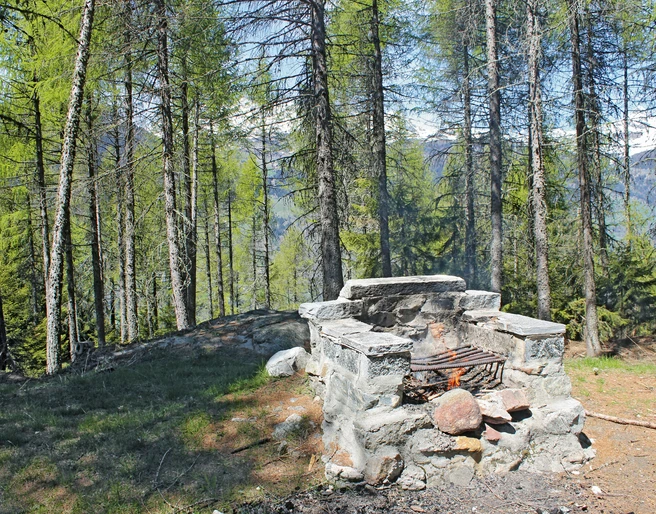 Feuerstelle_zGarten_Herd.jpg Feuerstelle z'GartenFire pit in the gardenFoyer dans le jardin
