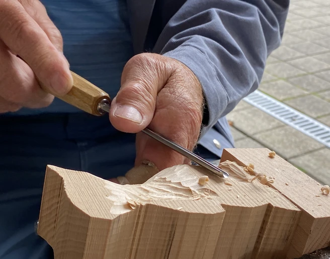 Kunstschaffende bei der Arbeit