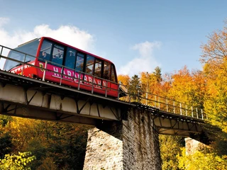Harderbahn-Harder-Kulm-Interlaken-Brücke.jpg