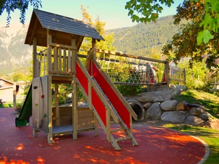 spielplatz-alti-gassa_2018-10-03_013-1.jpg Aufnahme des KletterturmsPhoto of the climbing towerPhoto de la tour d'escalade