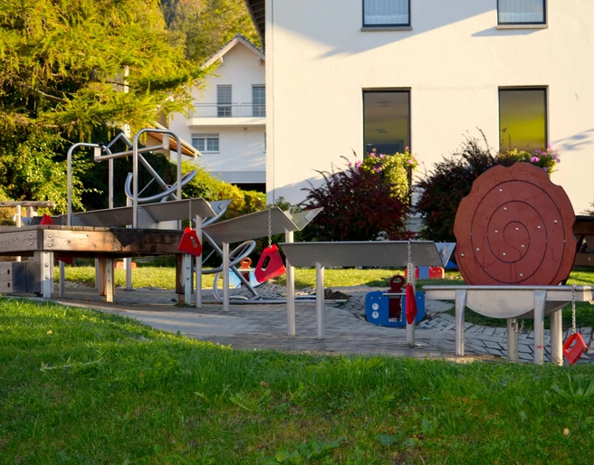 spielplatz-alti-gassa_2018-10-03_046-1.jpg Aufnahme einiger Spielelemente auf dem SpielplatzPhoto of some play elements on the playgroundPhoto de quelques éléments de jeu sur l'aire de jeux