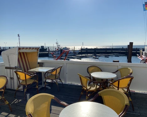 Terrasse des Eiscafés Venezia in List auf Sylt Eiscafé Venezia