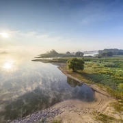 Elbtalaue Blick über die Elbtalaue bei blauem Himmel und Sonnenschein.View over the Elbe valley with a blue sky and sunshine.Uitzicht over de Elbevallei met een blauwe lucht en zonneschijn.Udsigt over Elbedalen med blå himmel og solskin.