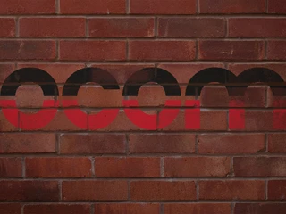 Wand mit Logo.png