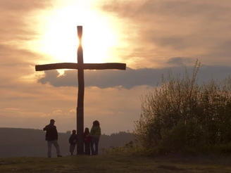 Gipfelkreuz Orenberg bei Sonnenuntergang