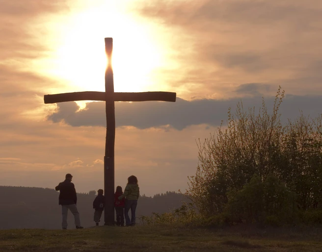 Gipfelkreuz Orenberg bei Sonnenuntergang