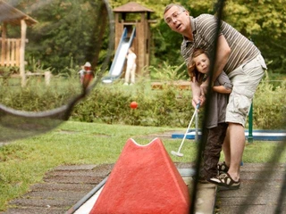 Familie_Minigolf_640x480