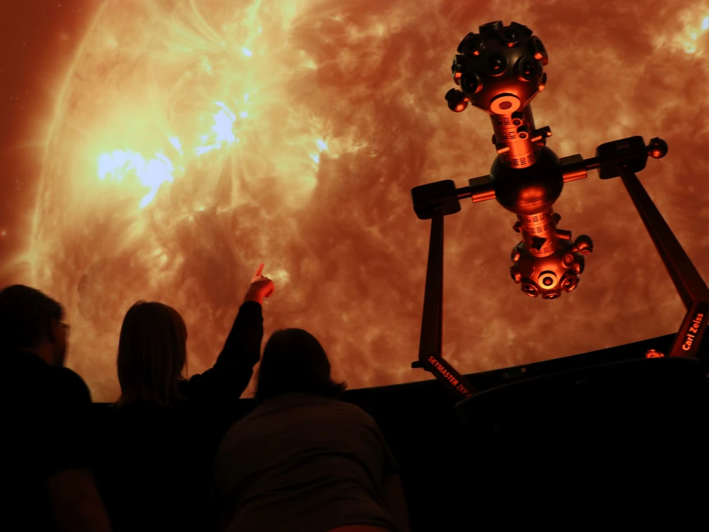Die Sonne Die Sonne im Planetarium The sun in the planetariumDe zon in het planetarium