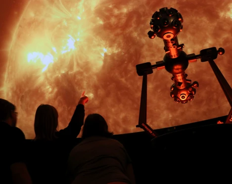 Die Sonne Die Sonne im Planetarium The sun in the planetariumDe zon in het planetarium