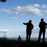 Wanderer im Gegenlicht