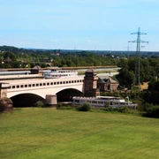 Das Bild zeigt das Doppel-Wasserstraßenkreuz in Minden.