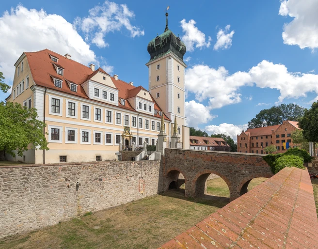 Barockschloss Delitzsch - Sehenswürdigkeiten in der Leipzig Region Blick auf das Baroschloss Delitzsch mit Brücke, Region, Schloss, Museum, Ausflug