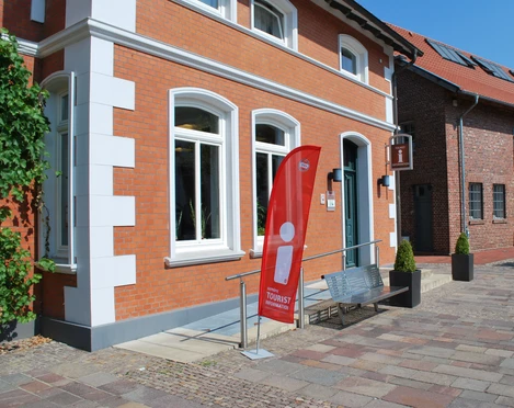 Außenansicht Tourist Info Dammer Berge