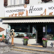 Huggler Holzbildhauerei, Traditionshandwerk in Brienz