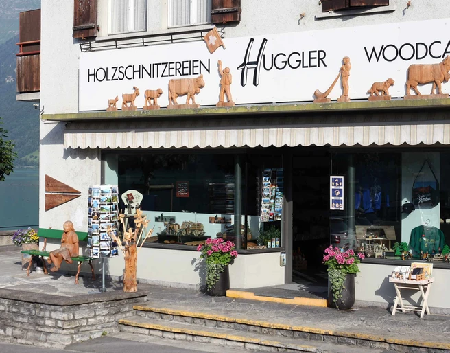 Huggler Holzbildhauerei, Traditionshandwerk in Brienz