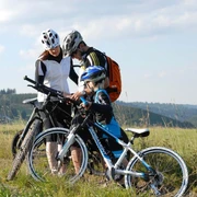 Familie beim Tourenradfahren  Familie beim Tourenradfahren