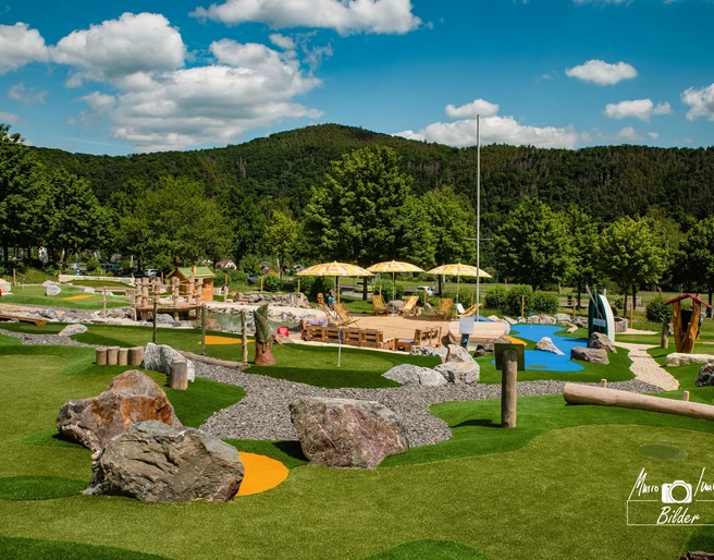 Liebevolle Lochgestaltung