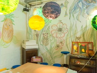 Aha_Museum-Exhibition-2 Bemalte Wände im AusstellungsraumPainted walls in the exhibition roomMalede vægge i udstillingsrummetGeschilderde muren in de tentoonstellingsruimte