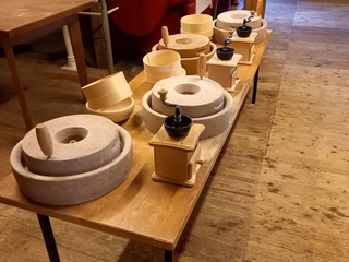 Kleine Kornmühlen.jpg Kleine Kornmühlen zum Selbermahlen