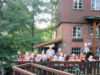 Klassenausflug Wassermühle Wahrenholz.JPG Klassenausflug Wassermühle Wahrenholz