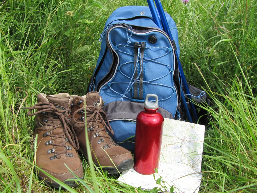 Wandern-Rucksack-Schuhe-Trinkflasche-ccbysa-foto©bispingen-touristik.jpg