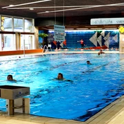 Schwimm- und Sportbad in Haan Beheiztes Hallenbad in Haan, ausgestattet mit Schwimmerbecken, einladender Atmosphäre und freundlicher Umgebung.
