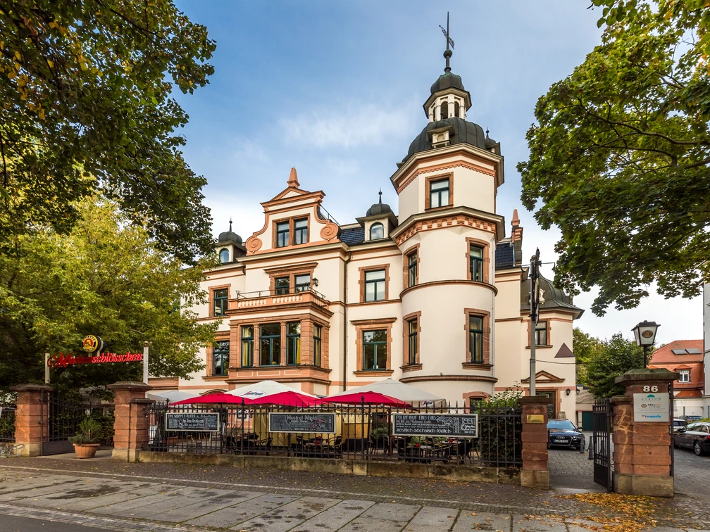 Mückenschlösschen - Gastronomie in Leipzig Blick auf das Restaurant Muckenschlösschen im Waldstraßenviertel das ein Ort des Notenrades ist, Gastronomie in Leipzig, Gründerzeitarchitektur