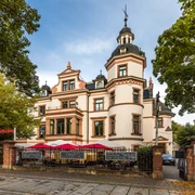 Mückenschlösschen - Gastronomie in Leipzig Blick auf das Restaurant Muckenschlösschen im Waldstraßenviertel das ein Ort des Notenrades ist, Gastronomie in Leipzig, Gründerzeitarchitektur