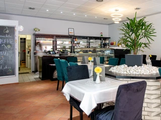 Kleine-Auszeit-innen.jpg Gastraum des Familiencafés