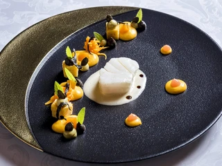 Restaurant Bareiss: Kaubeljau in Traubenkernöl pochiert mit Kürbis, Verveine und Trompetenpilzen