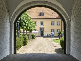 Kloster Saarn, Mülheim an der Ruhr Blick in den Innenhof durch den Torbogen