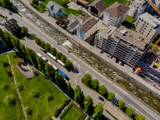 Busparkplatz Schloss Luftaufnahme Busparkplatz SchlossAerial view of bus parking lot at castleVue aérienne du parking pour bus du château