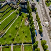 Busparkplatz Schloss Luftaufnahme Busparkplatz SchlossAerial view of bus parking lot at castleVue aérienne du parking pour bus du château