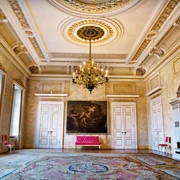 Landesmuseum Kunst und Kulturgeschichte Oldenburg prunkvoller Raum im Landesmuseum für Kunst und Kulturgeschichte in Oldenburg mit Kronleuchter